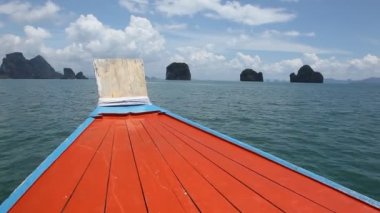 Phuket, Tayland, Thailand, Krabi tekne gezisinden tropik adaları. Yeşil dağlar ve mavi su lagoon 