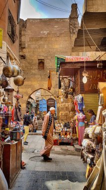 Cairo, Mısır - 18 Şubat 2018: Lamba ya da İslami Kahire Han El halili piyasasında fener Dükkanı