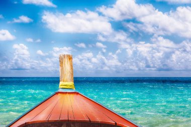 Phuket, Tayland, Thailand, Krabi tekne gezisinden tropik adaları. Yeşil dağlar ve mavi su lagoon 