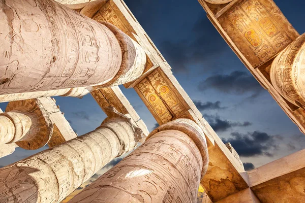 大列柱ホールとカルナックの寺院 古代テーベの雲 エジプト ルクソール — ストック写真
