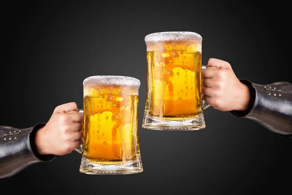 Knight Wearing Armor Holding Mug Beer Closeup — Stock Photo, Image