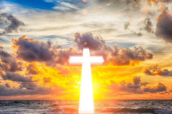 Сяючий Хрест Красивому Фоні Неба — стокове фото
