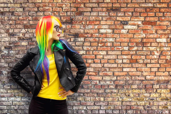 Beautiful Woman Wearing Color Wig Sunglasses — Stock Photo, Image