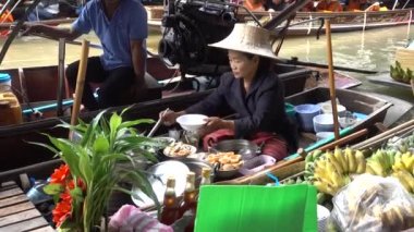 Bangkok. Damnoen Saduak, - 31 Ocak 2019: Damnoen Saduak yüzen Ratchaburi ili Bangkok yakınındaki Pazar famoust Ratchaburi Saduka yüzen Pazar en yakınındaki marken Bangkok alanına göre yüzen famoust