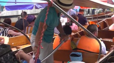 Bangkok. Damnoen Saduak, - 31 Ocak 2019: Damnoen Saduak yüzen Ratchaburi ili Bangkok yakınındaki Pazar famoust Ratchaburi Saduka yüzen Pazar en yakınındaki marken Bangkok alanına göre yüzen famoust