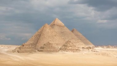 Mısır Kahire - Giza. Piramitlerin genel görünümü