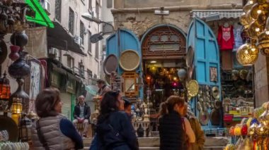 Cairo, Mısır - 02 Şubat 2019: Lamba ya da İslami Kahire Han El Halili piyasasında fener Dükkanı