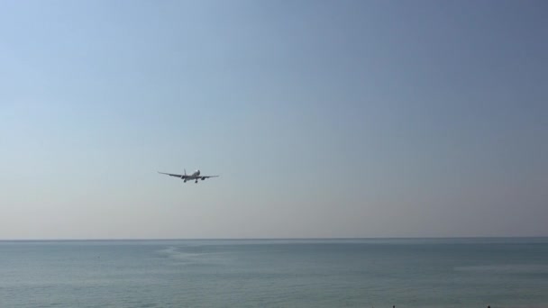 泰国普吉岛 2019年1月15日 泰国航空公司空客 320 Bbh 降落至普吉国际机场 — 图库视频影像