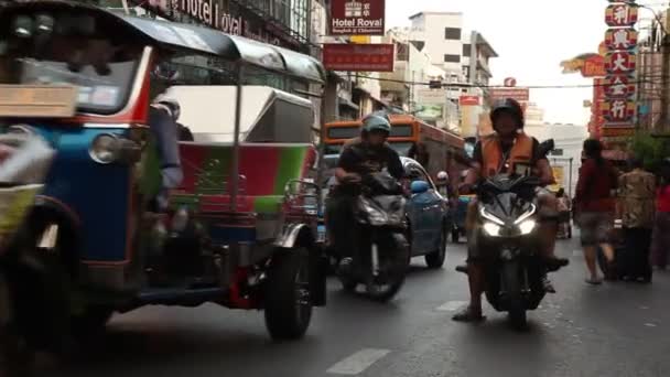 Bangkok Tailandia Dic 2018 Coches Tiendas Carretera Yaowarat Chinatown Con — Vídeo de stock