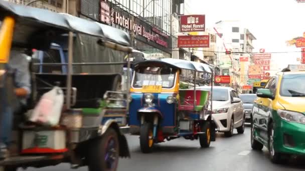 Μπανγκόκ Ταϊλάνδη Δεκ 2018 Αυτοκίνητα Και Μαγαζιά Yaowarat Οδού Chinatown — Αρχείο Βίντεο