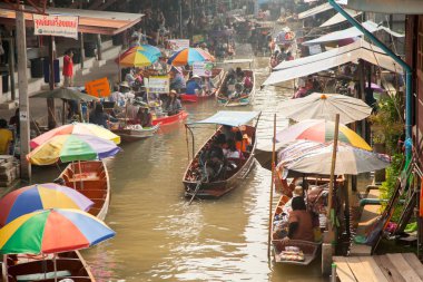 Bangkok. Damnoen Saduak, - 31 Ocak 2019: Damnoen Saduak yüzen Ratchaburi ili Bangkok yakınındaki Pazar famoust Ratchaburi Saduka yüzen Pazar en yakınındaki marken Bangkok alanına göre yüzen famoust