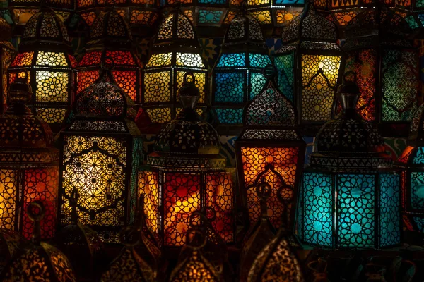 Éclairage Avec Des Couleurs Sur Lanterne Style Musulman Brillant — Photo