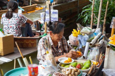 Bangkok. Damnoen Saduak, - 31 Ocak 2019: Damnoen Saduak yüzen Ratchaburi ili Bangkok yakınındaki Pazar famoust Ratchaburi Saduka yüzen Pazar en yakınındaki marken Bangkok alanına göre yüzen famoust