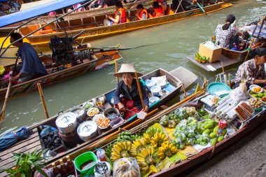 Bangkok. Damnoen Saduak, - 31 Ocak 2019: Damnoen Saduak yüzen Ratchaburi ili Bangkok yakınındaki Pazar famoust Ratchaburi Saduka yüzen Pazar en yakınındaki marken Bangkok alanına göre yüzen famoust