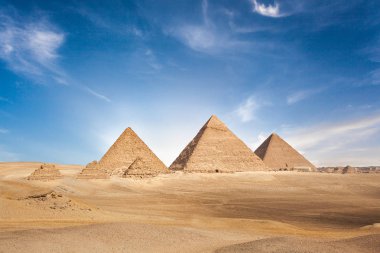Mısır Kahire - Giza. Piramitlerin genel görünümü