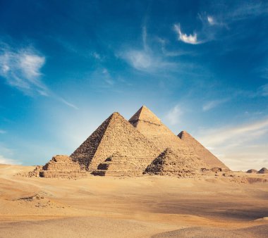 Mısır Kahire - Giza. Piramitlerin genel görünümü