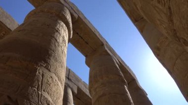 Büyük Hypostyle Salonu ve Karnak Tapınağı'nda bulutlar, antik Thebes. Luxor, Mısır