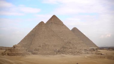 Mısır Kahire - Giza. Piramitlerin genel görünümü
