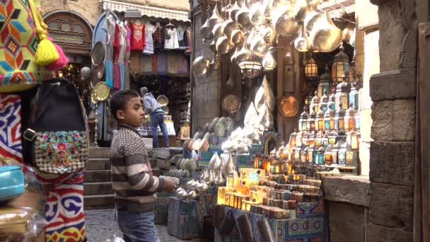 カイロ エジプト 2019年2月02日 イスラムカイロのカーン カリリ市場のランプまたはランタンショップ — ストック動画