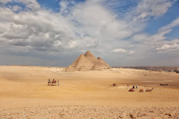 Allmän vy över pyramiderna — Stockfoto