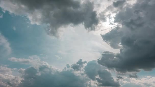 Ουρανός με άσπρα σύννεφα — Αρχείο Βίντεο