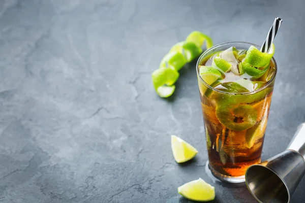 Food Drink Holidays Party Concept Alcohol Cocktail Rum Cola Cuba — Stock Photo, Image