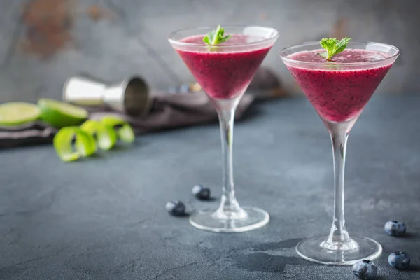 Essen Und Trinken Ferienparty Konzept Kalt Gefrorene Blaubeergetränk Margarita Cocktail — Stockfoto