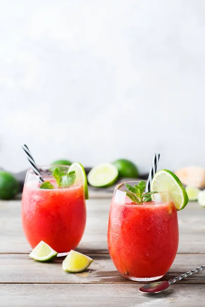 Essen Und Trinken Party Feiertagskonzept Alkoholgetränk Kalter Kühler Roter Wassermelonen — Stockfoto