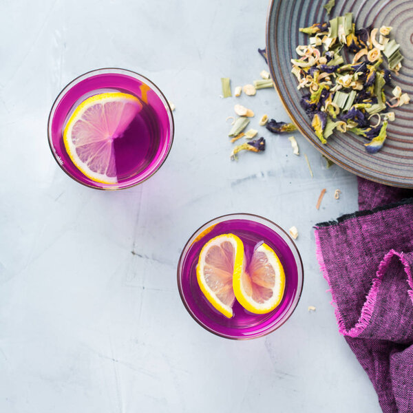 Purple Butterfly Pea Flowers Tea Glass Table Healthy Detox Fitness — Stock Photo, Image