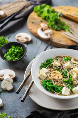 Asyalı Çinli Japon Koreli Vietnamca Gıda için buğday soba noodle tofu çorbası malzemeler. Mutfak arka plan pişirme