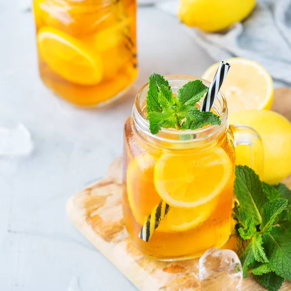 Food Drink Holidays Party Concept Lemon Mint Iced Tea Cocktail — Stock Photo, Image