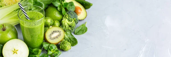 Gıda ve içecek, sağlıklı diyet ve beslenme, yaşam tarzı, vegan, alkali, vejetaryen kavramı. Organik maddeler, modern mutfak masası sebze Yeşil yüzlü. Alan arka plan kopyalama