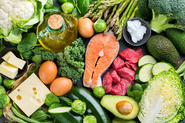 Alimento bajo en carbohidratos cetogénico saludable para una dieta equilibrada — Foto de Stock