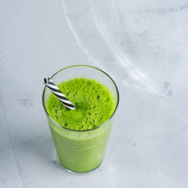 Sağlıklı, çiğ, Vegan diyet için sebze ile Yeşil Smoothie