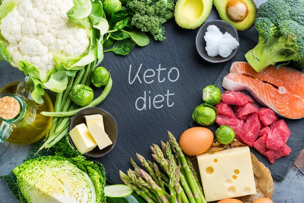 Alimentos saudáveis cetogénicos com baixo teor de carboidratos para uma dieta equilibrada — Fotografia de Stock
