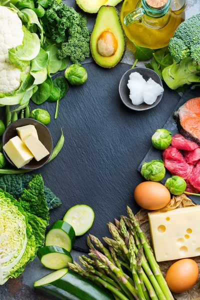 Dengeli diyet için sağlıklı ketogenik düşük karbonhidrat gıda