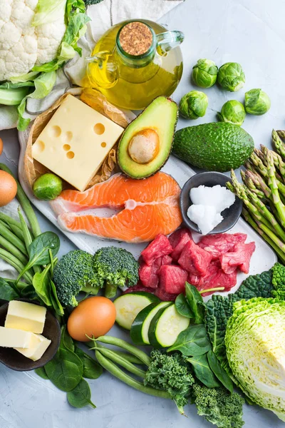 Alimento bajo en carbohidratos cetogénico saludable para una dieta equilibrada —  Fotos de Stock