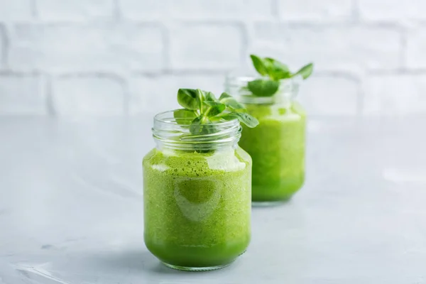 Sağlıklı, çiğ, Vegan diyet için sebze ile Yeşil Smoothie