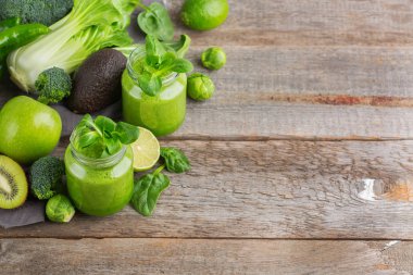 Sağlıklı, çiğ, Vegan diyet için sebze ile Yeşil Smoothie