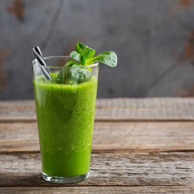 Sağlıklı, çiğ, Vegan diyet için sebze ile Yeşil Smoothie