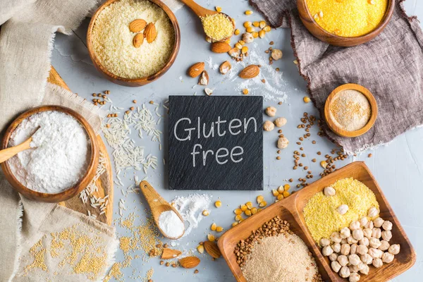 Glutenfreie Mandeln, Mais, Reis, Buchweizen und Kichererbsenmehl — Stockfoto