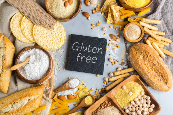 Alimentos y harina sin gluten, almendras, maíz, arroz, garbanzos — Foto de Stock