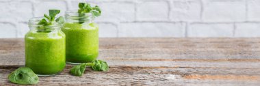 Sağlıklı, çiğ, Vegan diyet için sebze ile Yeşil Smoothie