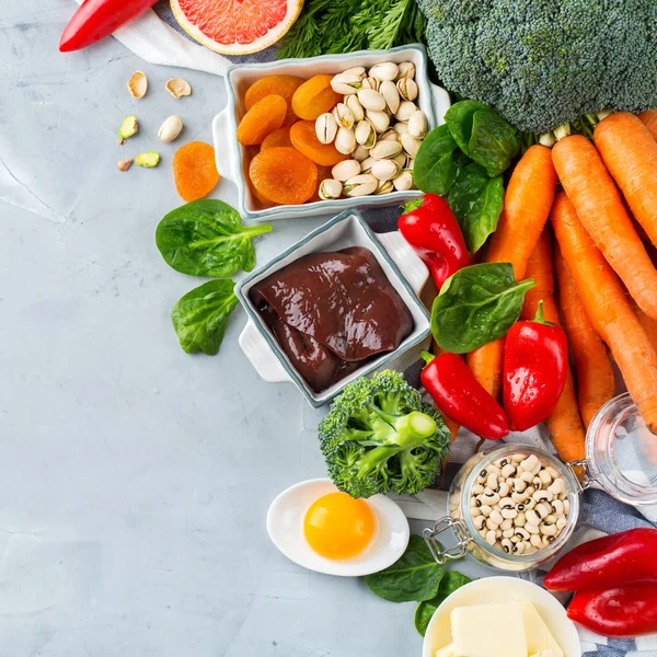 Vyvážené čisté stravování, potraviny bohaté na vitamín a — Stock fotografie