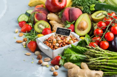 Dengeli alkali diyet konsepti için sağlıklı gıda