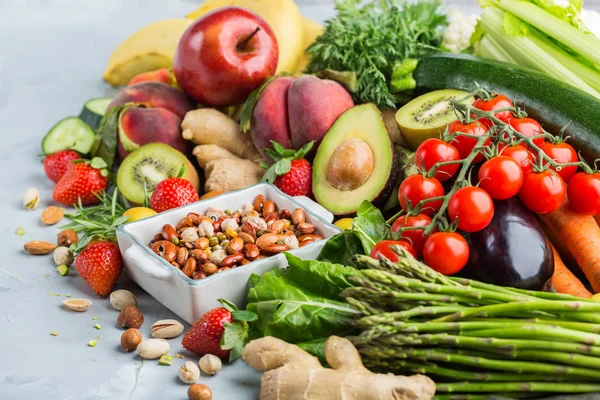 Alimentos saudáveis para conceito de dieta alcalina equilibrada — Fotografia de Stock