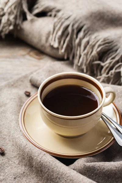 Musim gugur, musim dingin hygge coziness konsep dengan secangkir kopi — Stok Foto