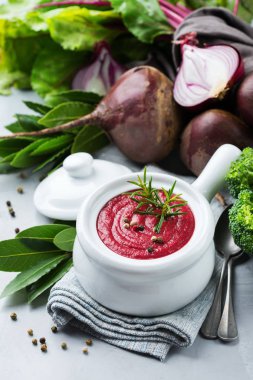 Mevsim sonbahar ıstabur pancar çorbası