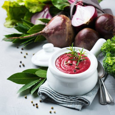 Mevsim sonbahar ıstabur pancar çorbası