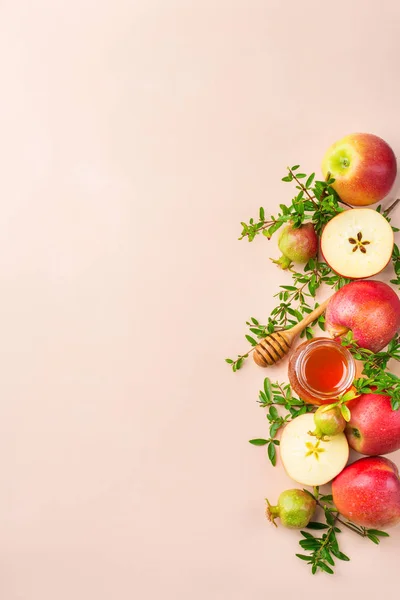 Rosh hashana, jüdisches Neujahrskonzept, Honig, Apfel, Granatapfel — Stockfoto